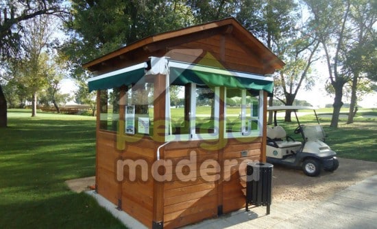 Caseta de madera campo de golf